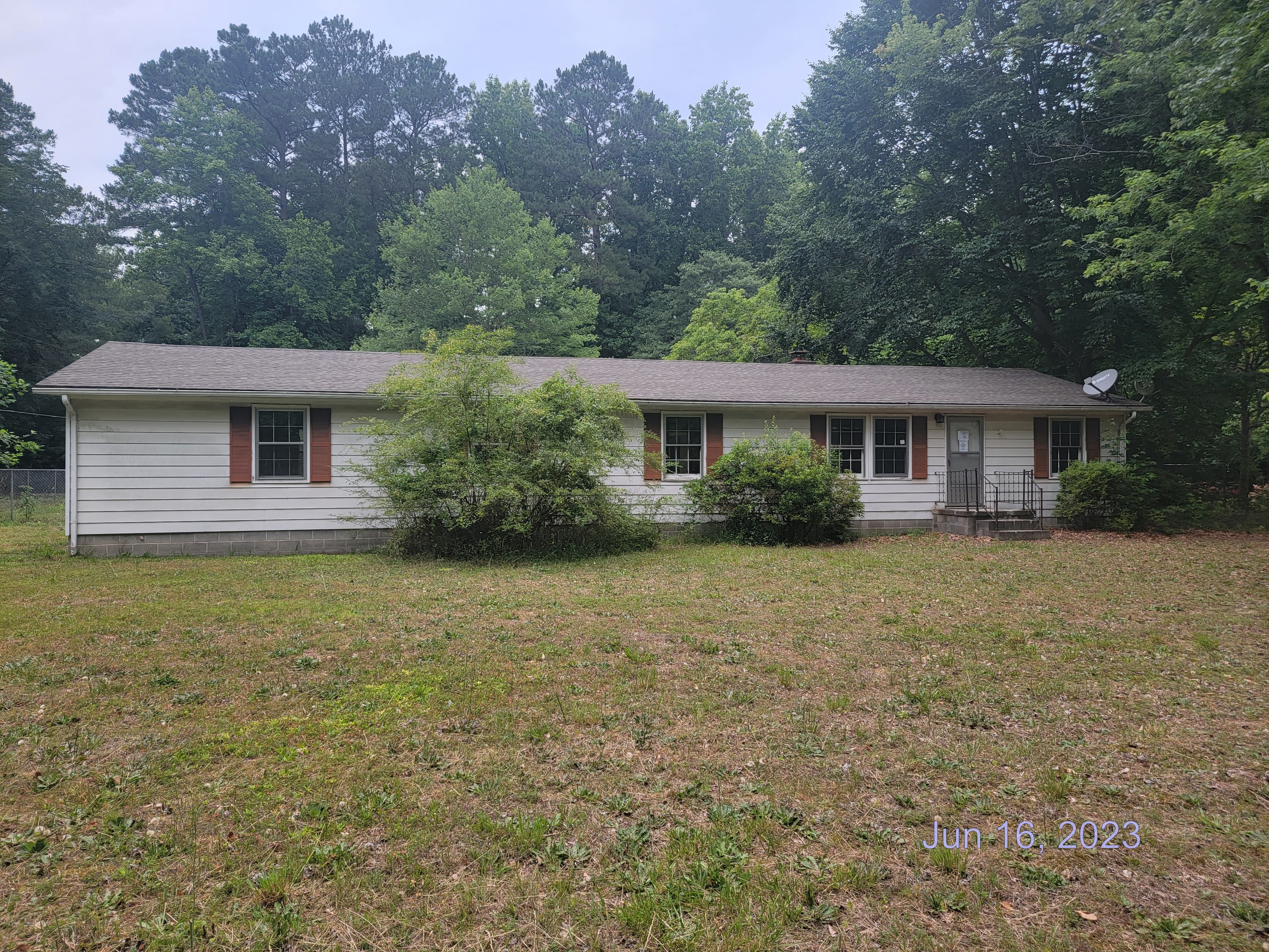 648 Coachpoint Rd Hartfield, VA 23071