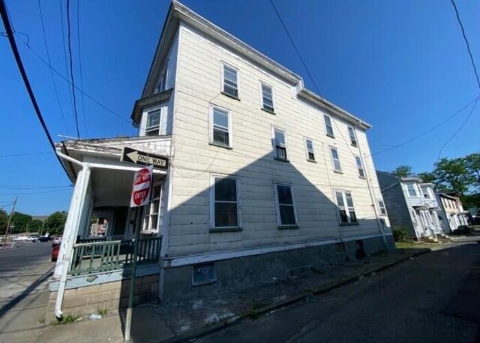 218 WEST WALNUT ST Shamokin, PA 17872