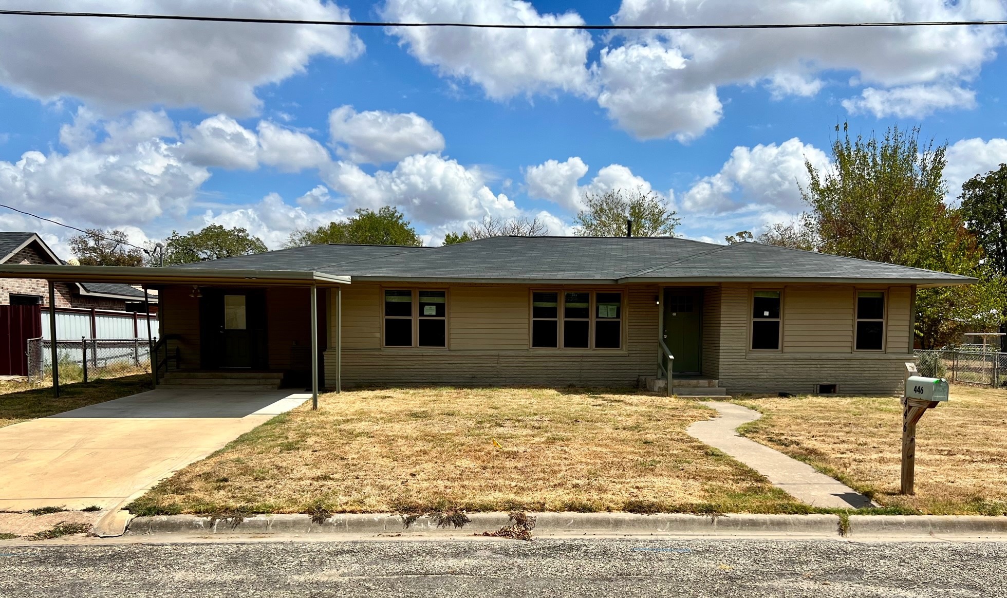 446 S Wilson Ave Giddings, TX 78942