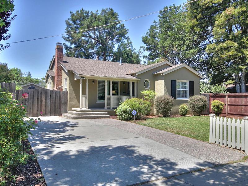 518 Hudson St Redwood City, CA 94062