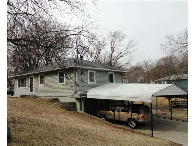 8210 Sunset Dr De Soto, KS 66018