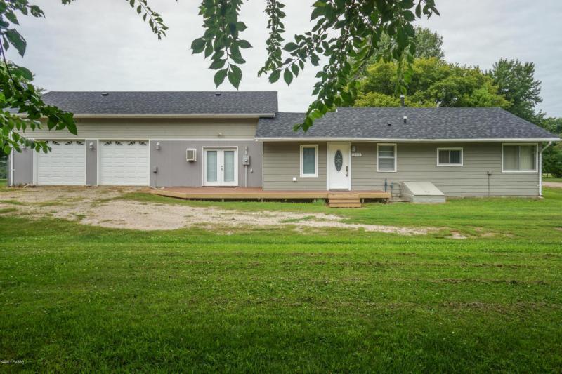 213 1st Ave W Hunter, ND 58048