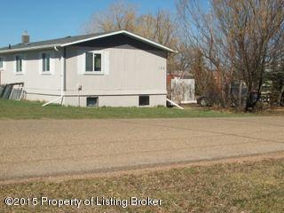 122 7th St SW Beach, ND 58621