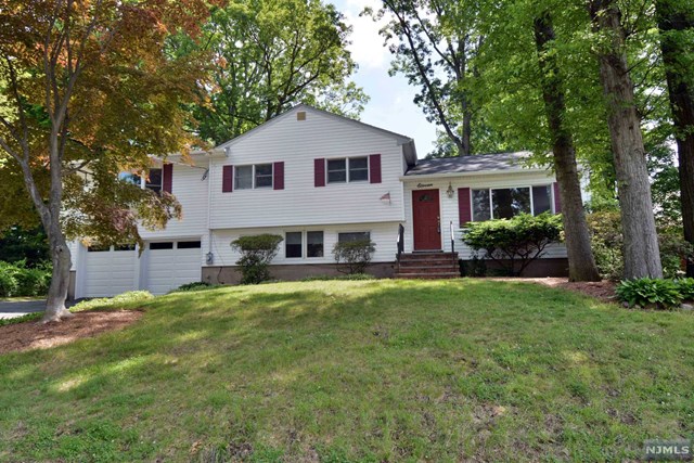 11 Murray Rd Montvale, NJ 07645