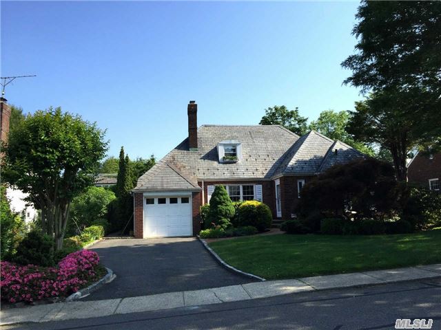 144 N Bourndale Rd Manhasset, NY 11030