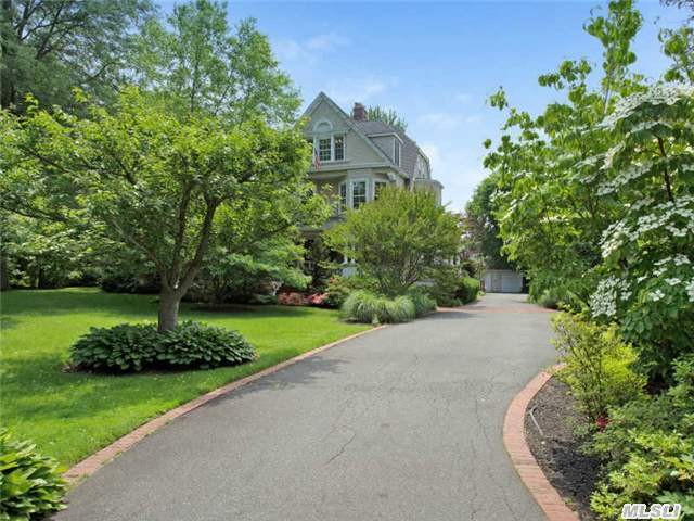 54 Highland Rd Glen Cove, NY 11542