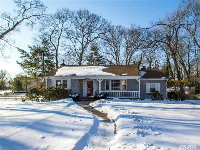 14 Dolores Ct Bayport, NY 11705