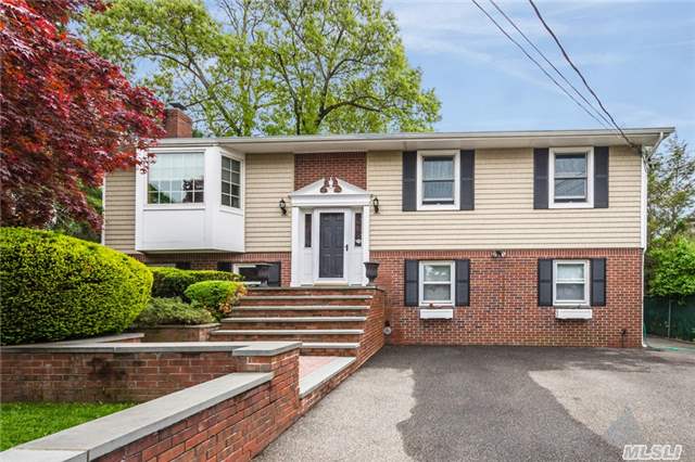 4 Bud Ct Bayville, NY 11709