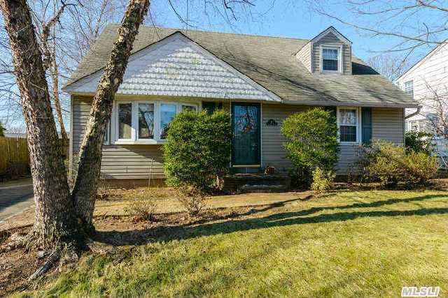 8 Martling St East Norwich, NY 11732