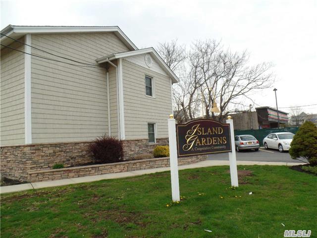 490 Main St #B-3 Farmingdale, NY 11735