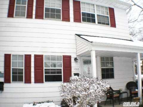 1202 Towne House Hauppauge, NY 11749