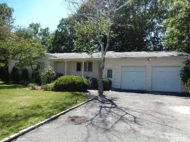 44 Mayfair Rd Nesconset, NY 11767