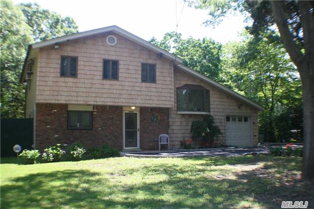 3 Radburn Dr Hauppauge, NY 11788