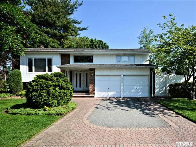 10 Jean Pl Syosset, NY 11791