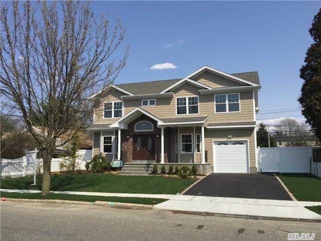 211 Southwood Cir Syosset, NY 11791