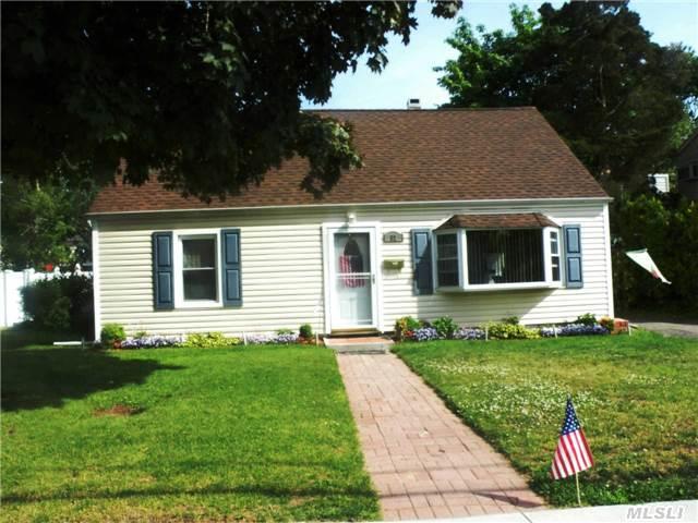 32 Libby Ave Hicksville, NY 11801