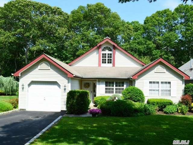 130 Dorado Ct Middle Island, NY 11953