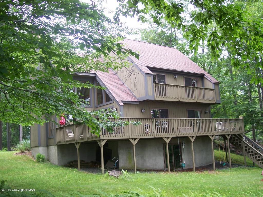 37 Skyline Ct Canadensis, PA 18325