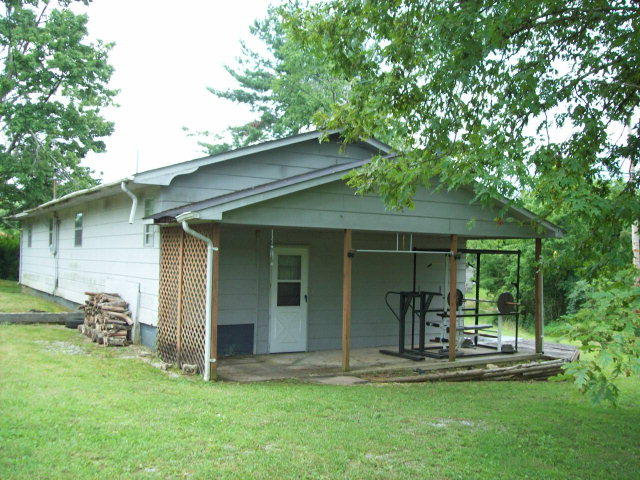 617 N Holly St Monterey, TN 38574