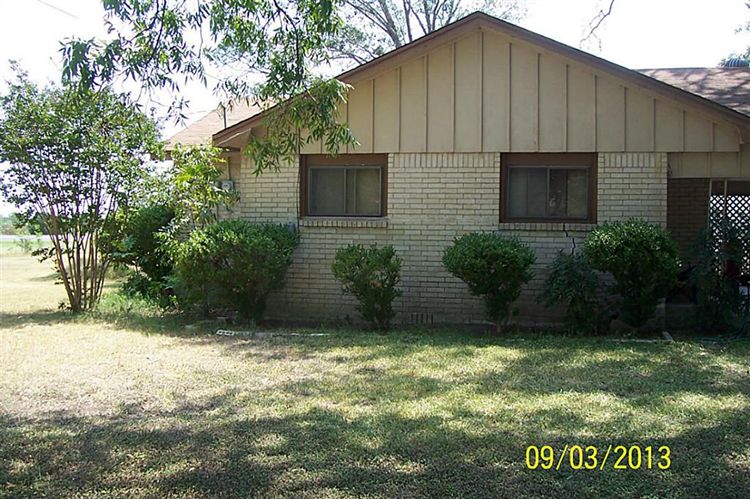 1004 McClintic Groesbeck, TX 76642