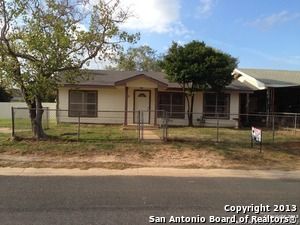 605 GRIFFITH ST Poth, TX 78147