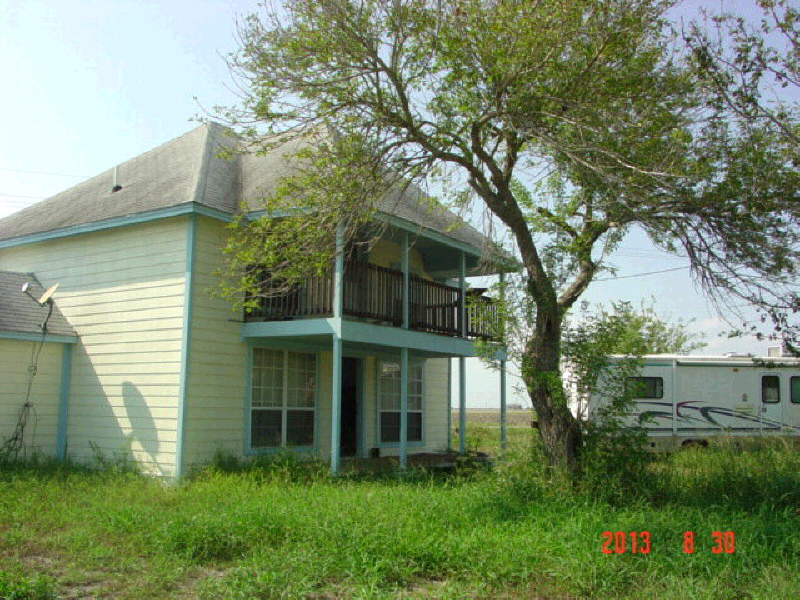 305 West St Bayside, TX 78340