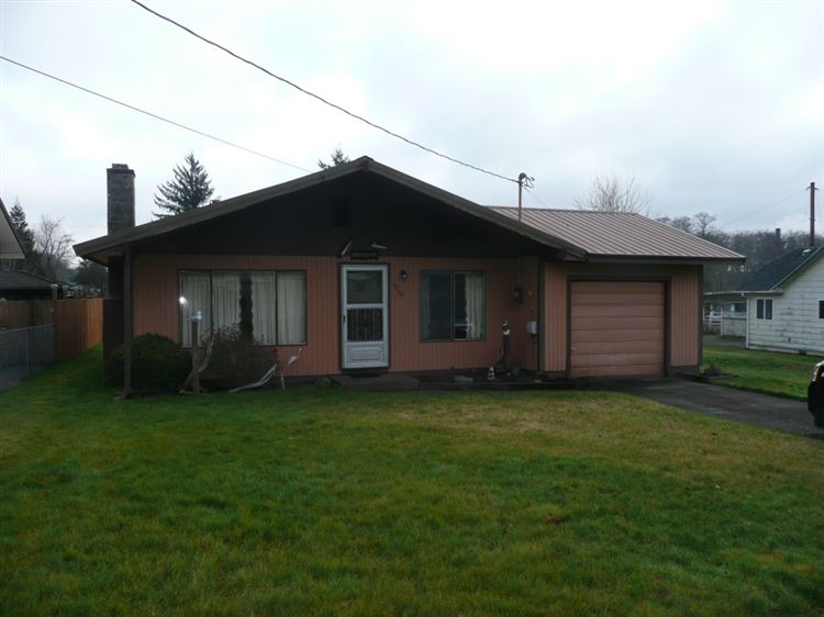 1019 Howard St Raymond, WA 98577