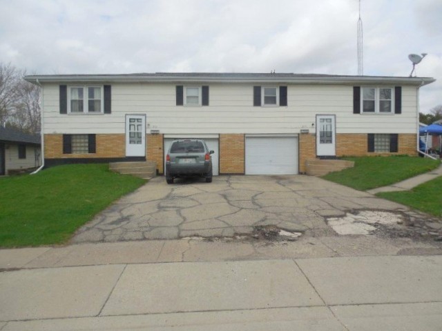 213-215 E Water St Shullsburg, WI 53586